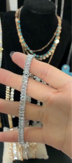 ⨠Sparkling Baguette Tennis Bracelet ā 7.5ā Stretch ā Silver Tone š