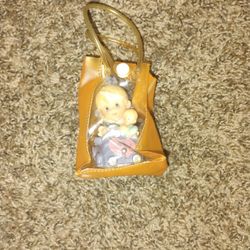a vintage Enesco Country Cousins figurine.
