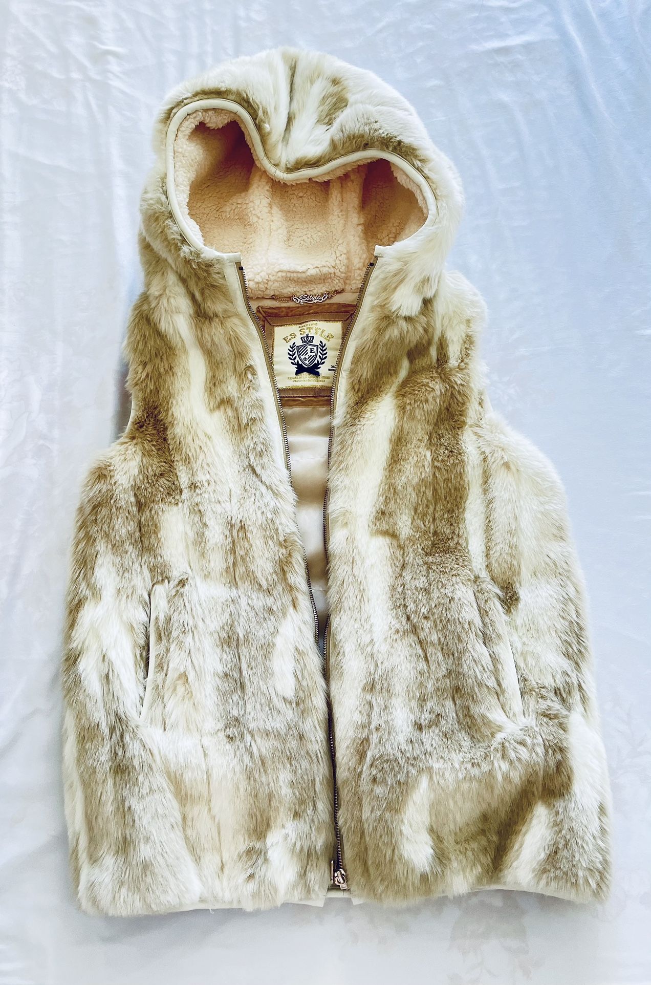 Soft Faux Fur Hooded Vest – Cozy & Stylish Beige