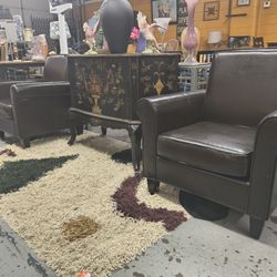 Pair of chocolate brown arm chairs for sale

Nice for accent in any room

Clean and in excellent condition 9 out 10 