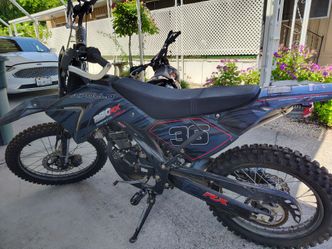 Apollo 250 Dirt Bike w/Electric Start