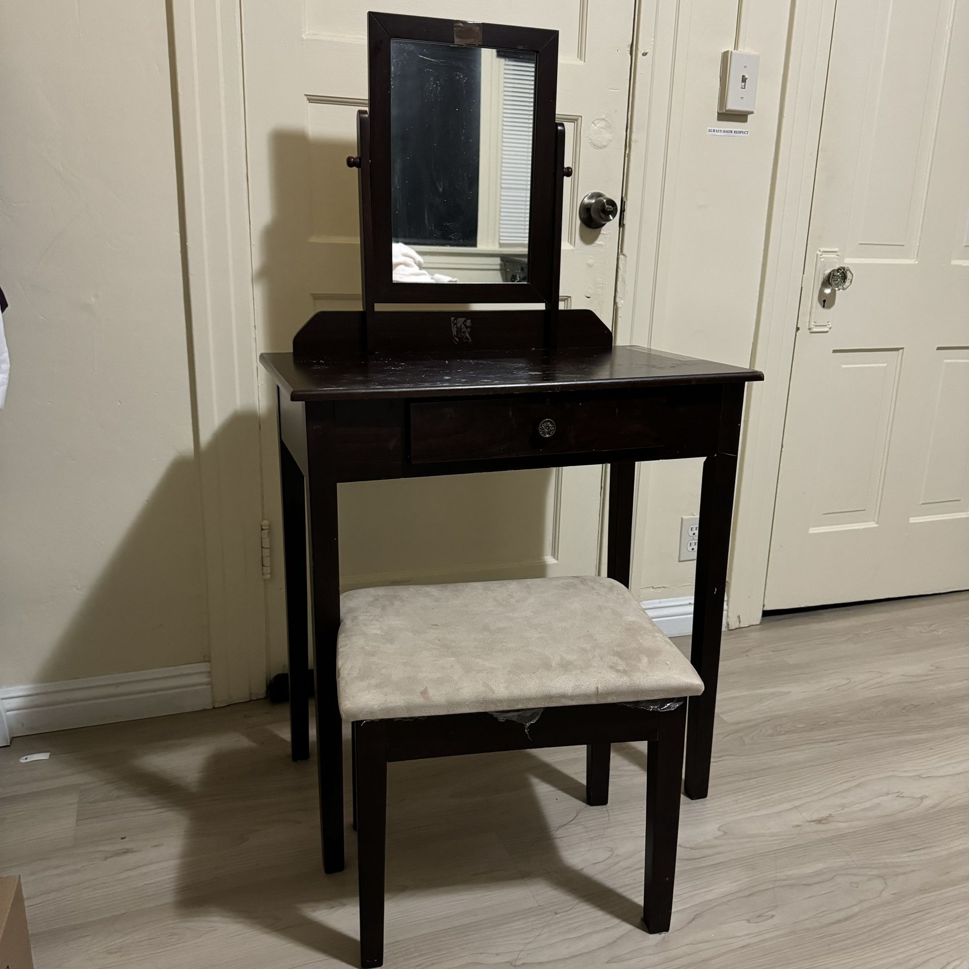 Vanity table with mirror and stool Set