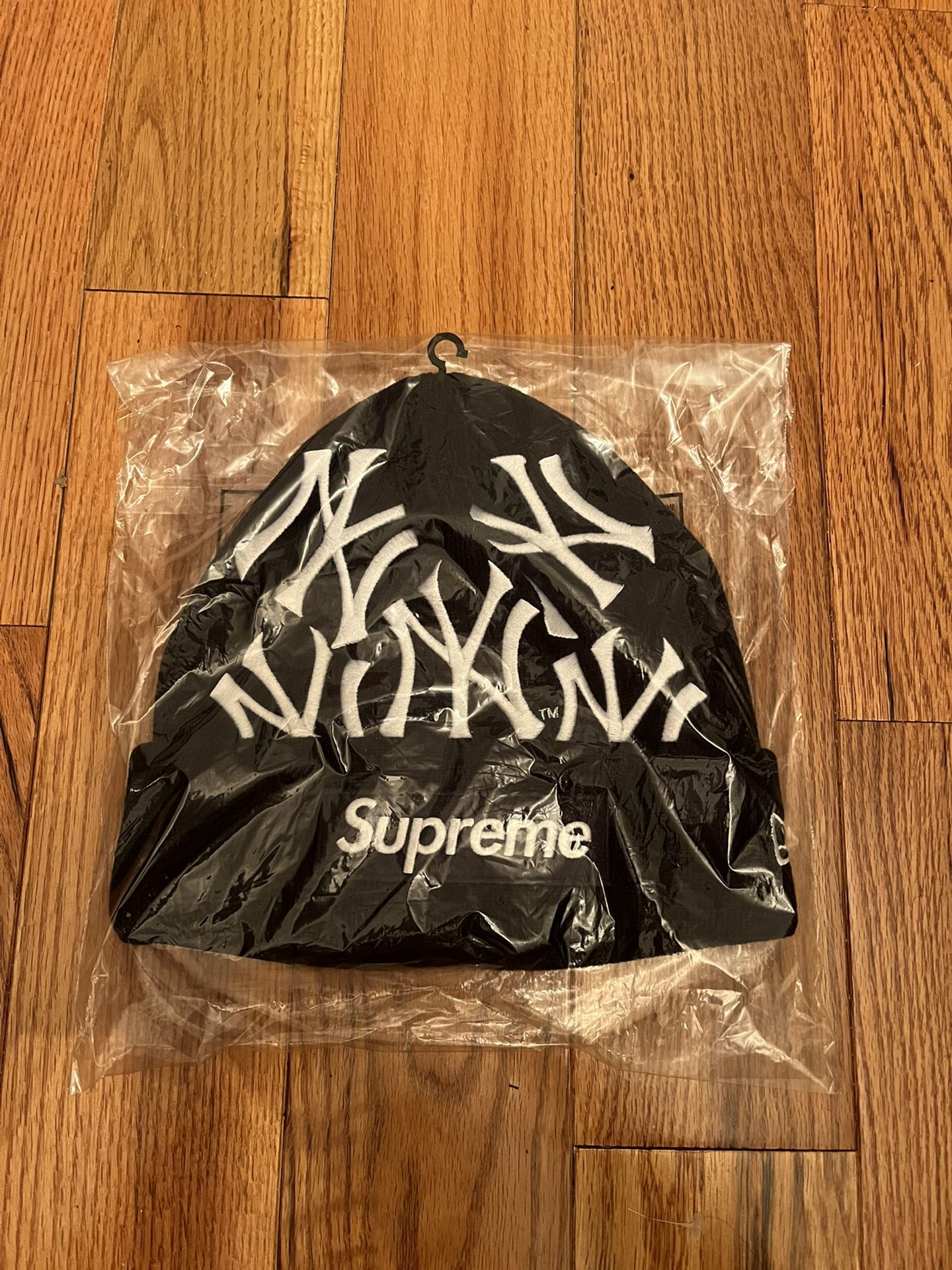 Supreme Yankees New Era Box Logo Beanie Navy for Sale in Toms