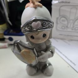 Enesco Knight Statue