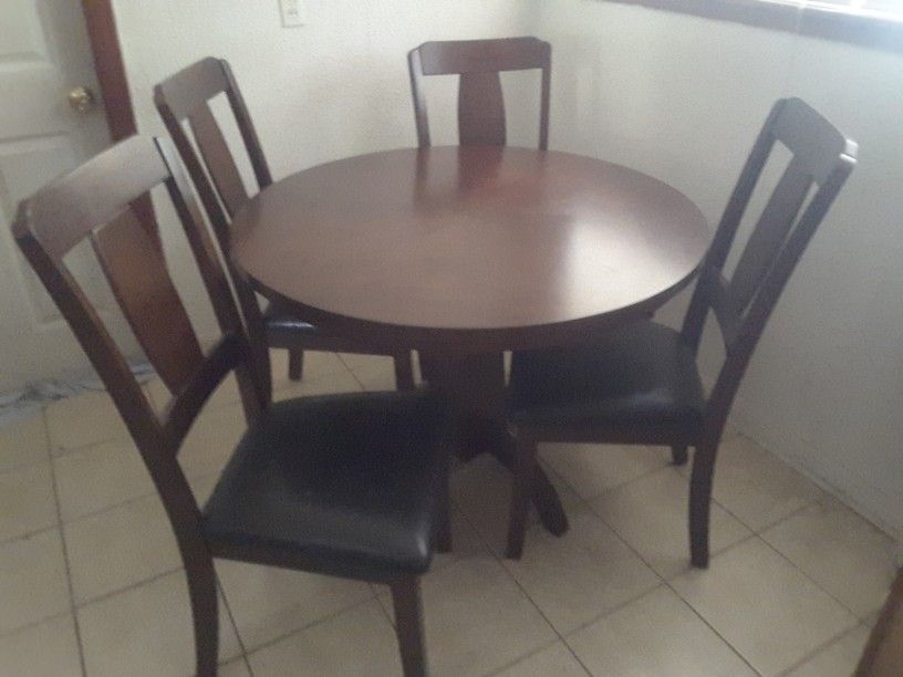 Kitchen table w/ padded chairs