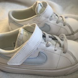 Nike Toddler Sneakers Size 9C White Blue Velcro No Tie Unisex