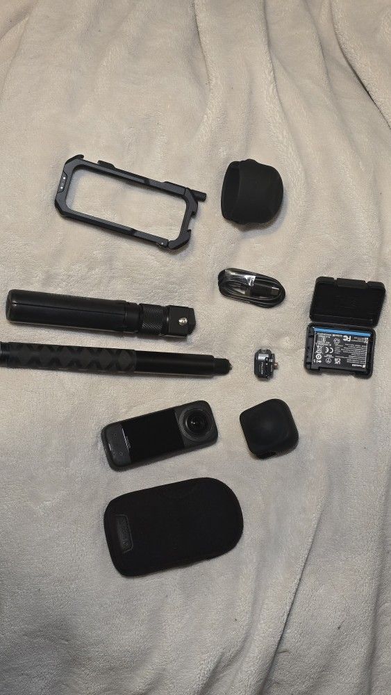 Insta360 X3 BUNDLE. 
