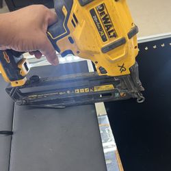 Dewalt Battery Power Finishing Nail Gun
