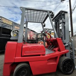 TOYOTA forklift GREAT CONDITION 