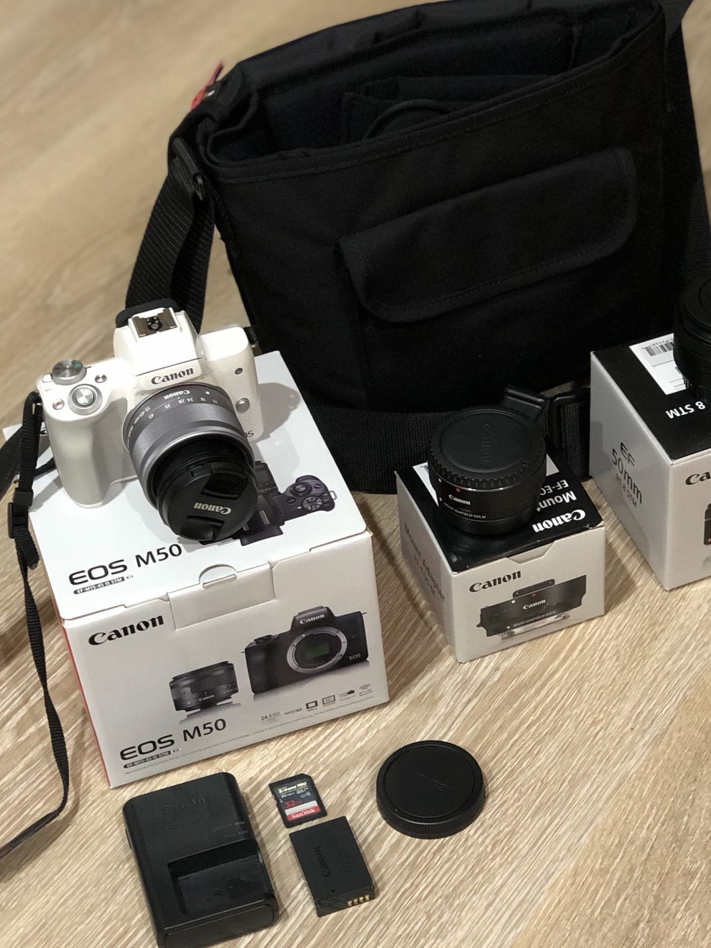 Canon M50 with original and extra lenses, Like New