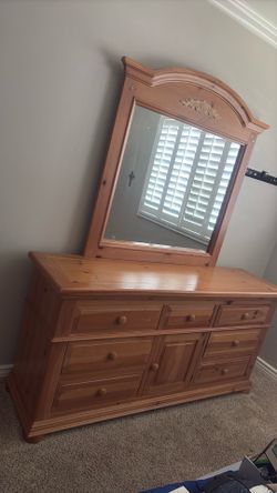 2 piece Dresser set