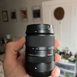 Sigma 18-50mm f/2.8 - Fujifilm X mount lens 