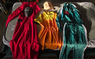 Squid Game Halloween Costume Set. Girls L, Red Suit L/XL, Player Adult Small