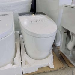 Smart Elongated Toilet Bidet ( White + Black ) with Auto Open, Auto Close, Auto Flush, and Heated Seat in White $425 