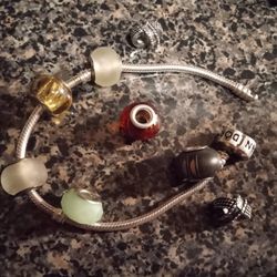 PANDORA BRACELET --8 BEADS INCLUDED 