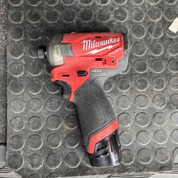 Milwaukee M12 Impact