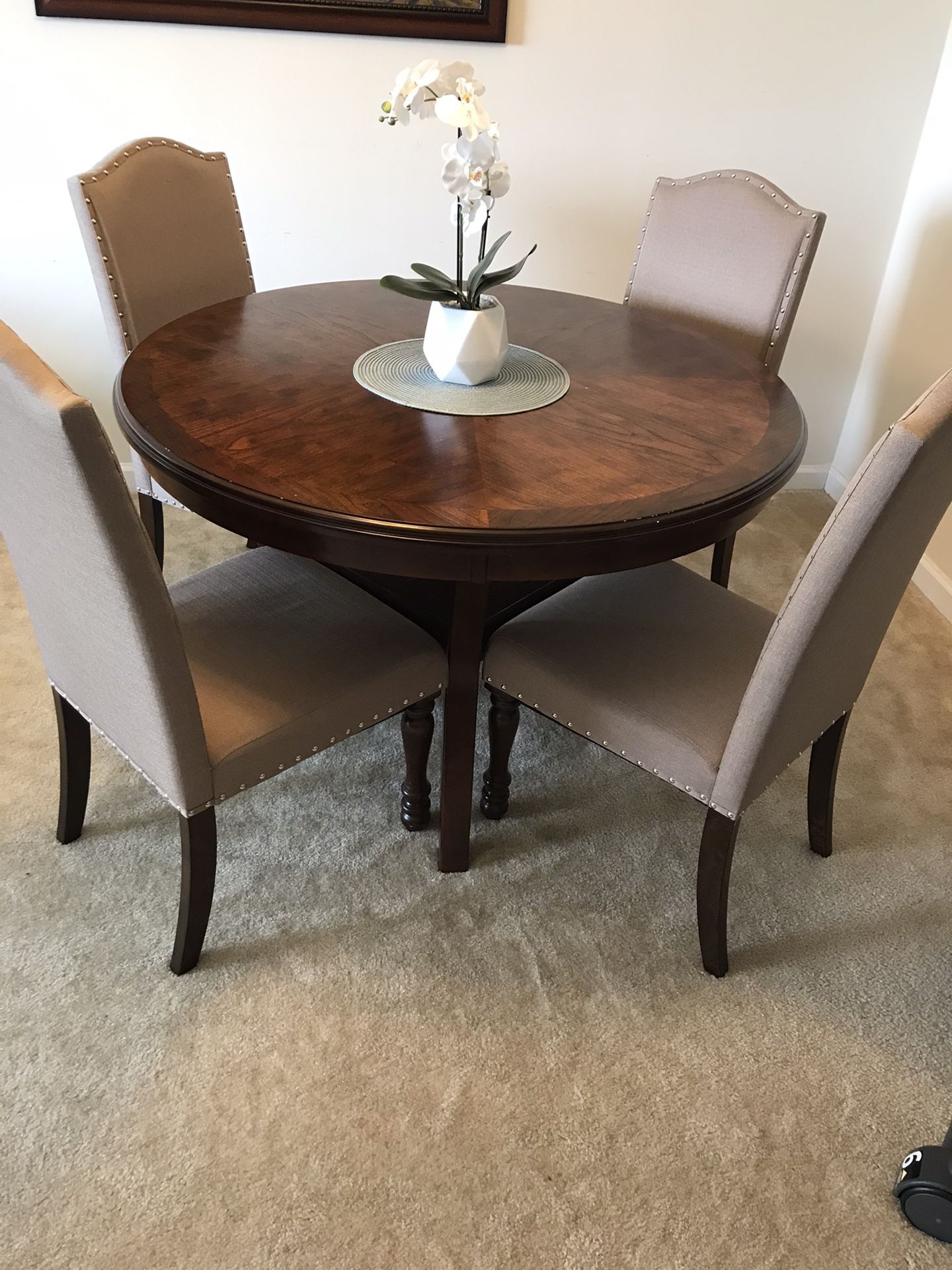 Dining table 48” round solid wood brown $195 (just the table)pick up only