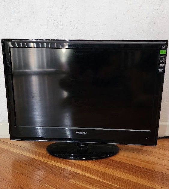 Insignia 24 Inch 720p LCD TV