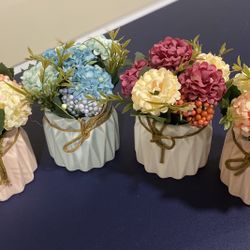 Mini hydrangea artificial flowersu in pot for home decor, party, wedding . (set of 4)