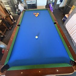 Pool table 
