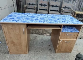 Pretty Desk