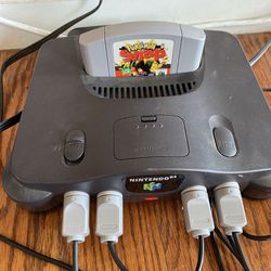 Nintendo 64 With 5 Games And Four Controllers 