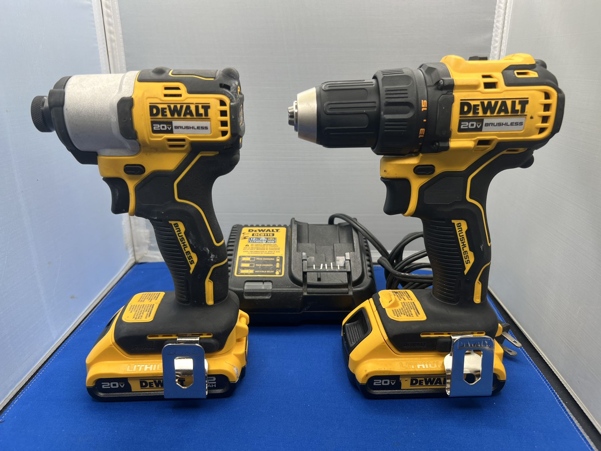 DCK227D2 DEWALT 20V MAX Cordless Drill and Impact Driver w/ 2-Batteries 