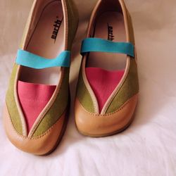  Earth Women's Intrigue Key Lime Green Suede Mary Jane Flat  6.5