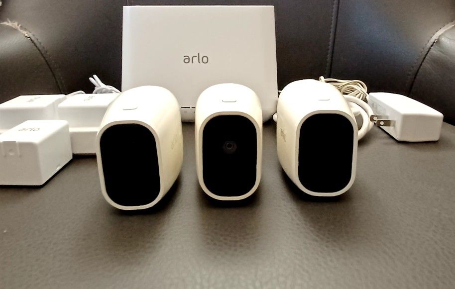NETGEAR ARLO BASE STATION VMB4000 (3 ARLO PRO2 CAMS 3 BATTERIES W/CHARGER