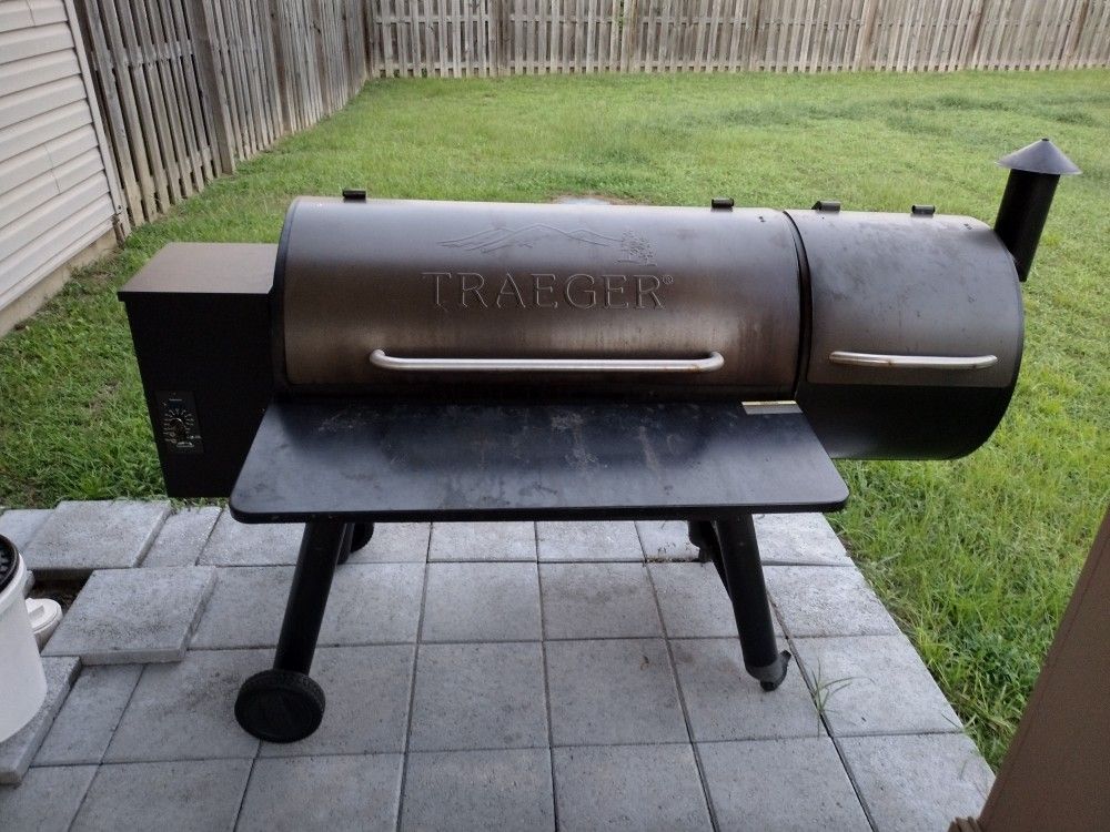 Traeger Pro 34 Pellet Grill Bronze Series, With Cold Smoker Attachment.