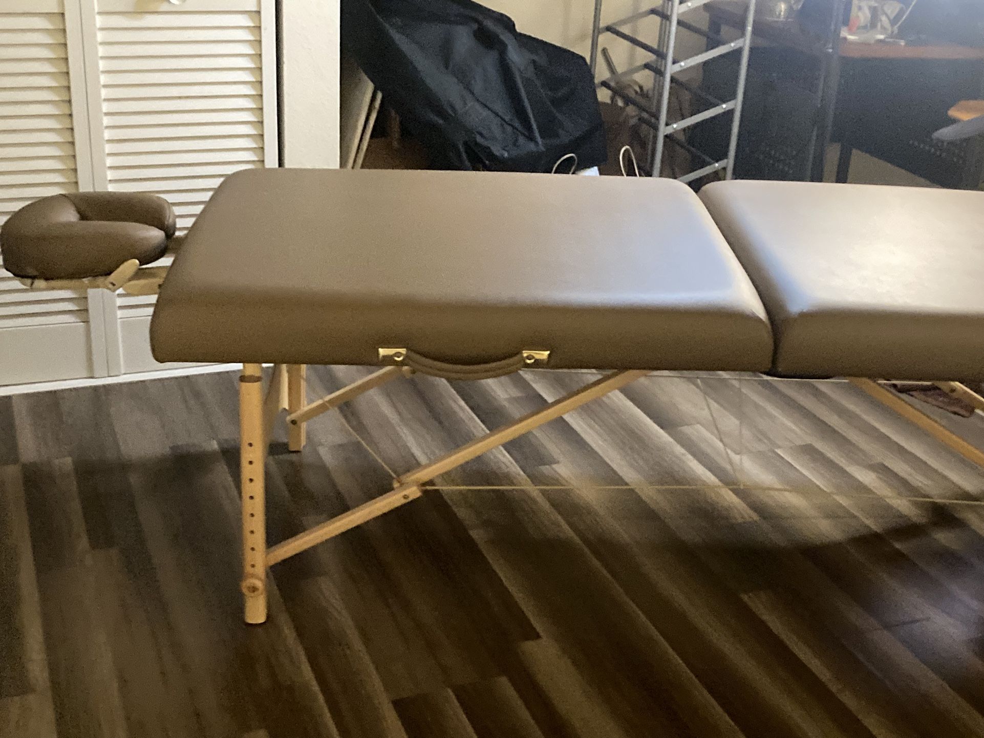 Folding Massage Table In Like-new Condition With Carrying Bag (slightly Worn) (could Be For Tattoos)