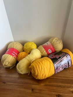 Lot yellow variety yarn