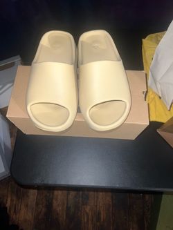 Adidas Yeezy Slide Bone size 9