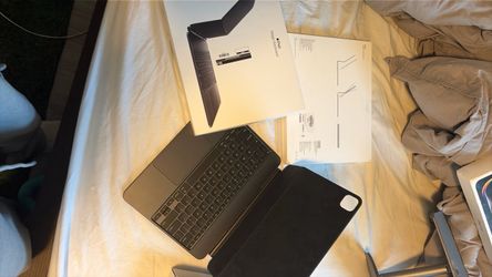 Apple iPad Magic Keyboard 13 in