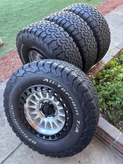 New KMC rims 6x139.7 size 285/70/17 wheels