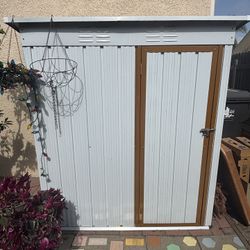 Backyard Shed, Great deal!