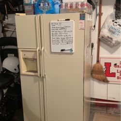 GE 21.7 cu ft No-Frost Refrigerator Freezer 