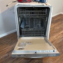 Dishwasher MAYTAG 