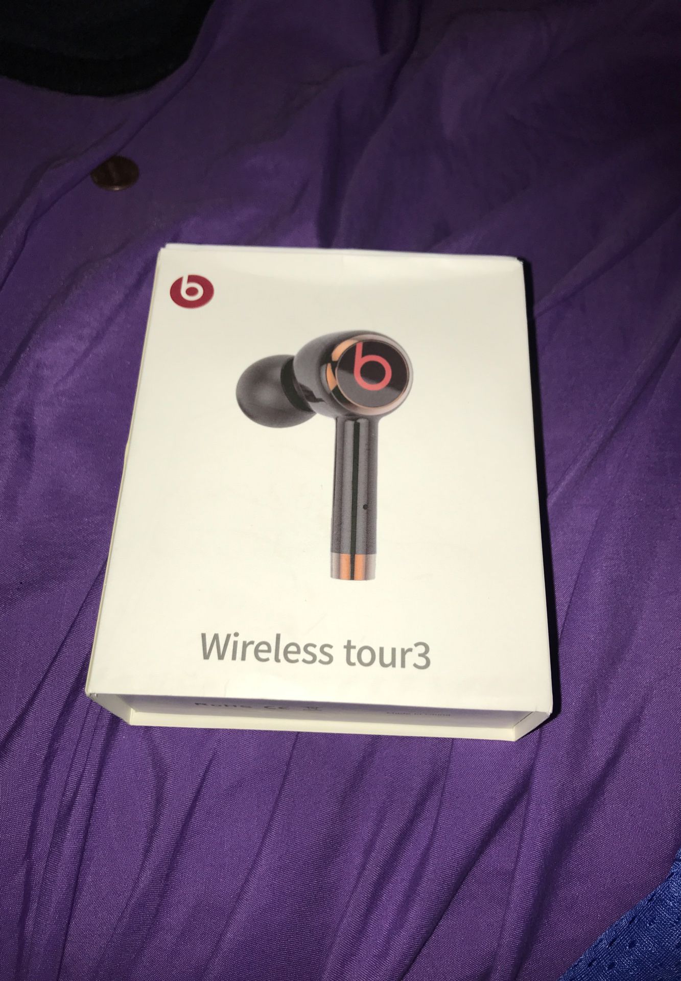 Beats Wireless tour3( wireless earphones with charging case)