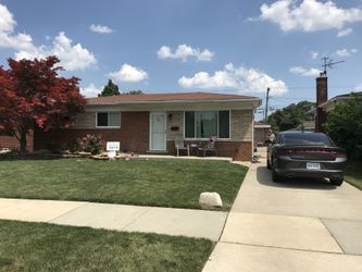 Warren Mi 48088 14 mile rd $146,000 cash offers talk need gone ASAP