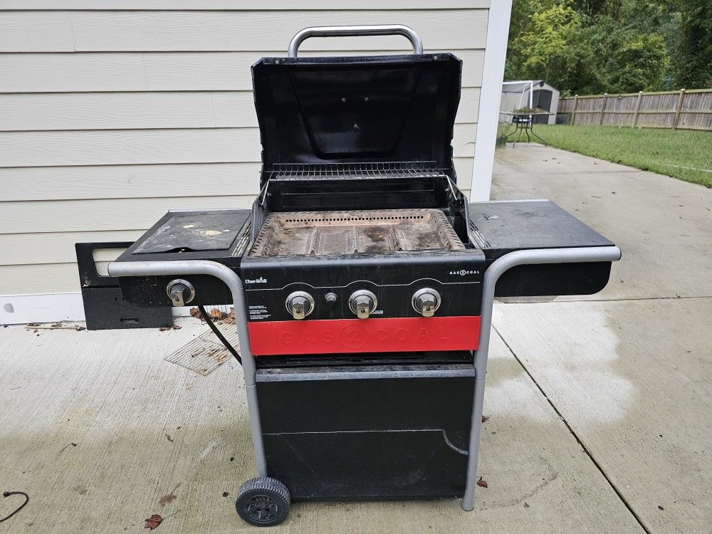 Char-broil Gas2Coal 4-Burner Lp Gas & Charcol Outdoor Combnetion Grill