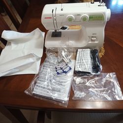 Janome 2212 Sewing Machine!