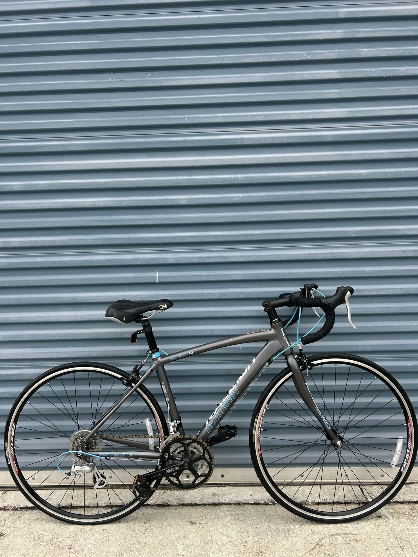 Raleigh Revenio Road Bike 700c 