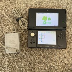 Nintendo 3DS US Cosmo Black w/ Charger, SD Card