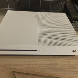 Xbox One S, Meta Quest 2, and HyperX Quadcast Microphone