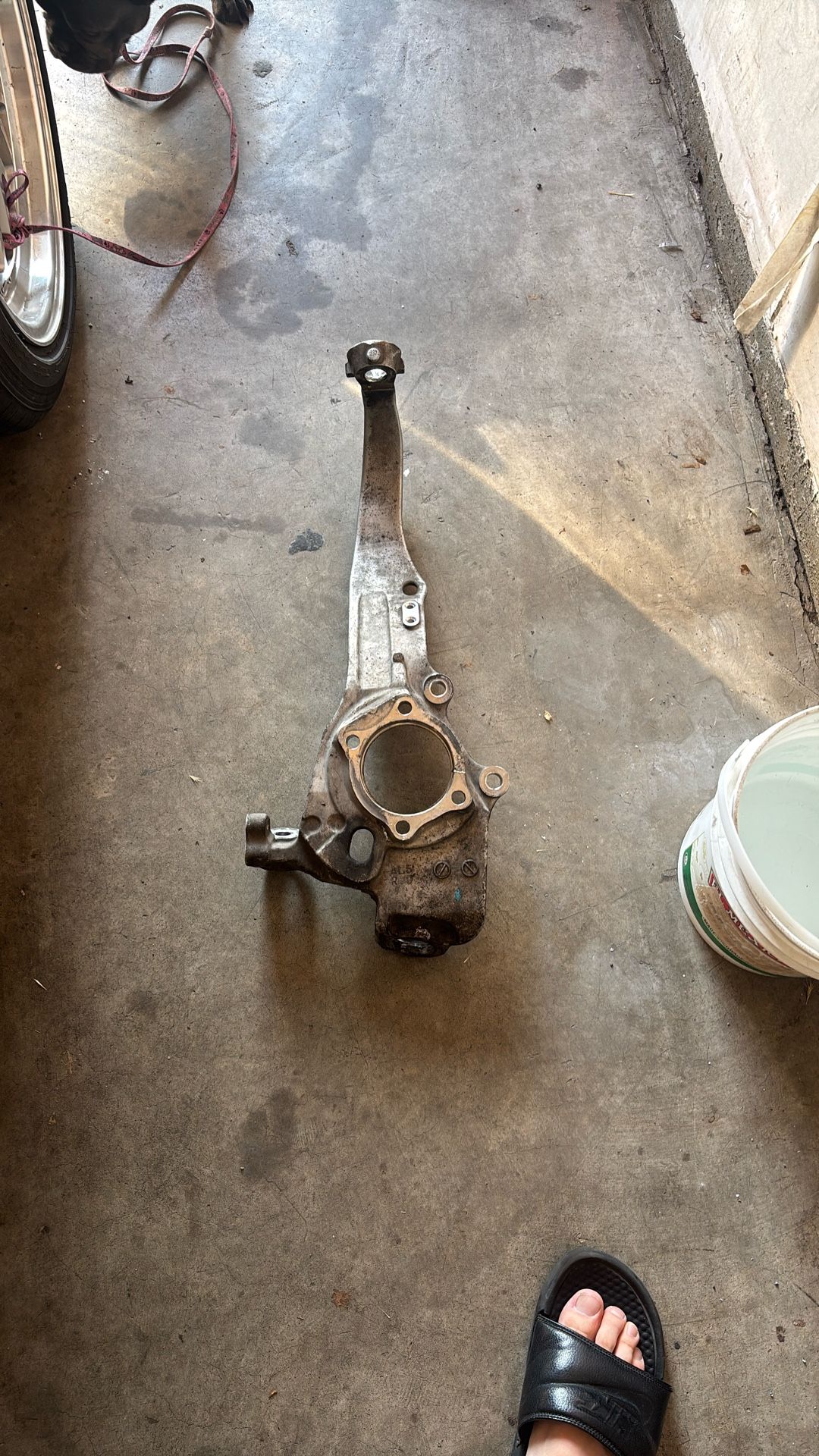 2006 Infiniti G35 Front Passenger Spindle