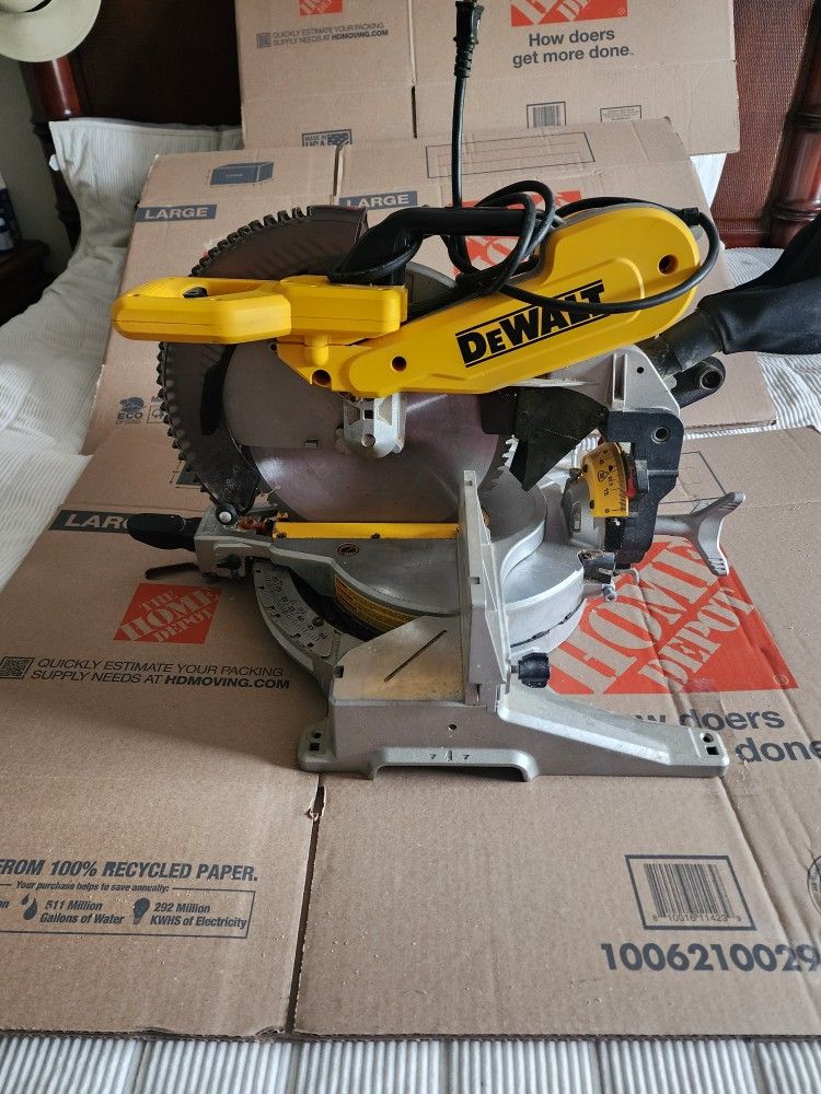 DEWALT Miter Saw, Double-Bevel