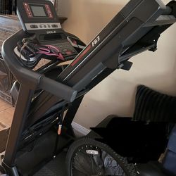 Sole F63 Treadmill hardly used in excellent condition