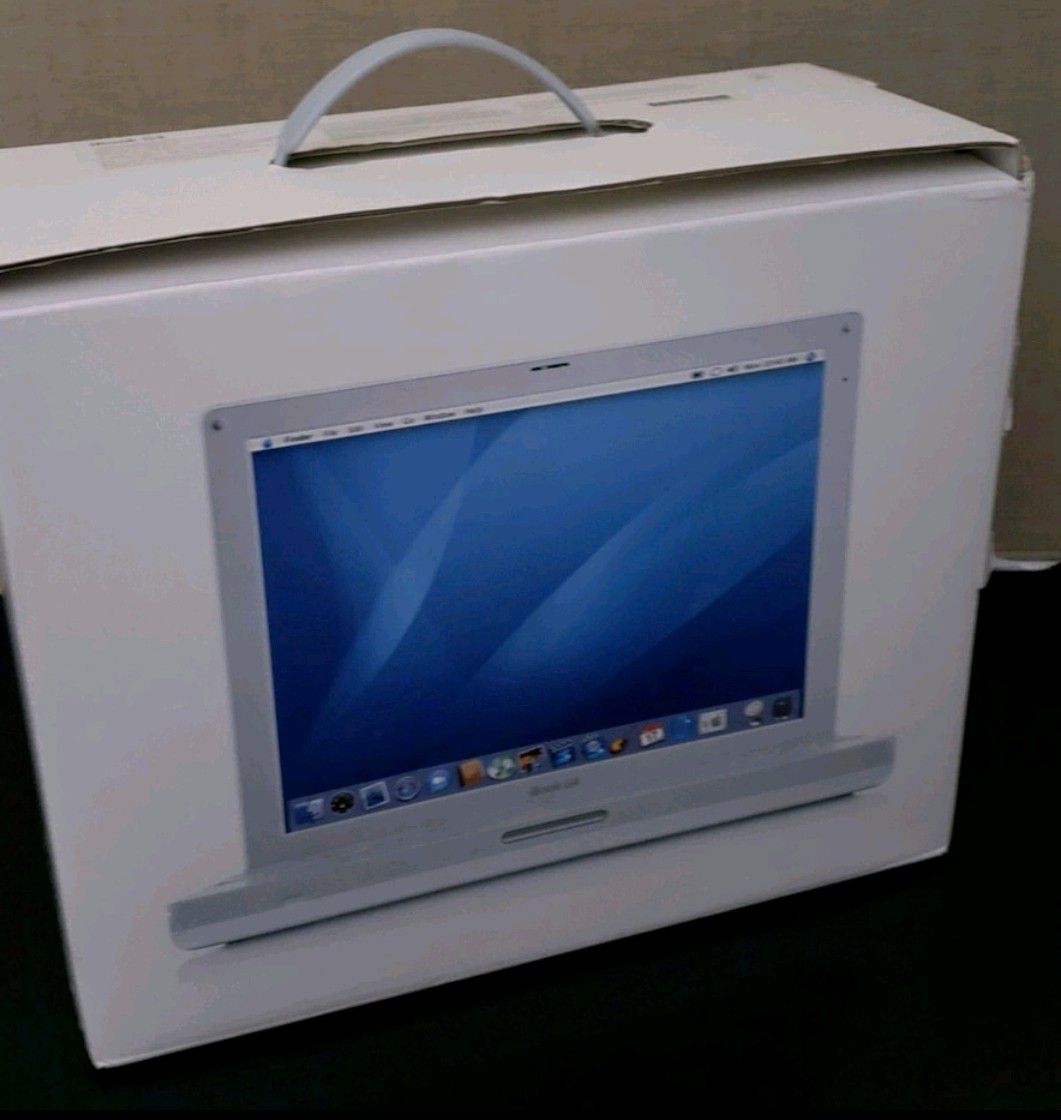 Apple iBook G4 2005 12.1" Laptop 1.33GHz