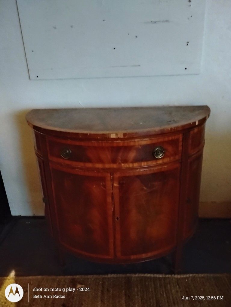 Antique Bar 